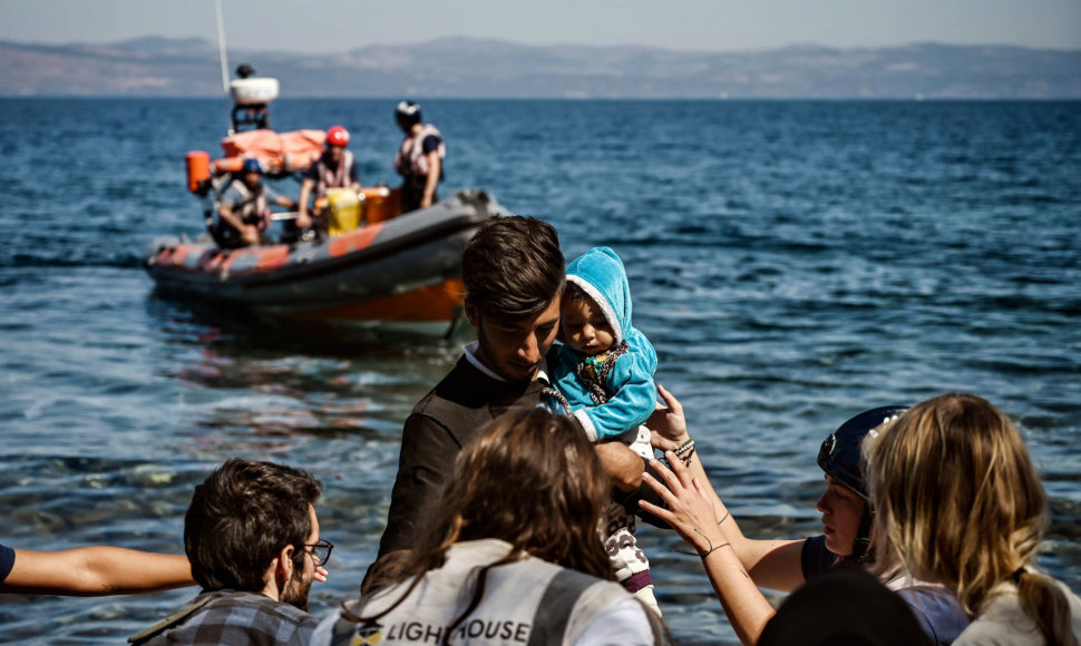 Jūroje gelbėjami migrantai
