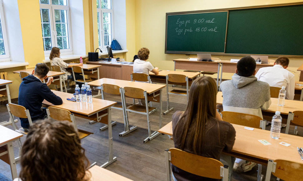 Vilniaus Antakalnio gimnazijoje laikomas lietuvių kalbos ir literatūros brandos egzaminas