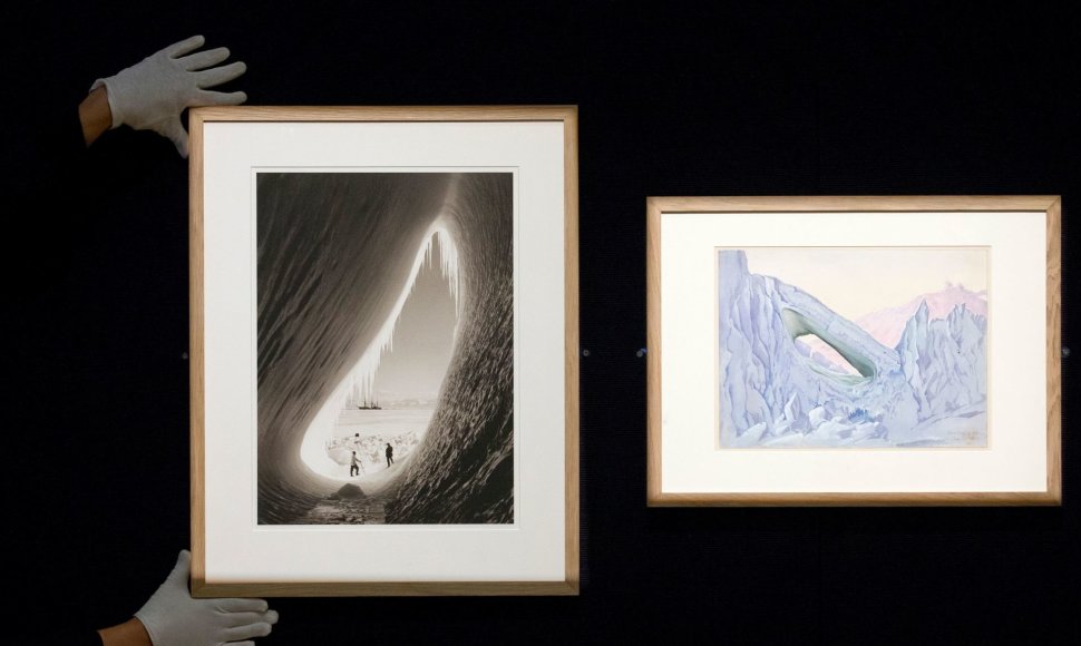 Londone eksponuojamos tragišką misiją Antarktidoje iliustruojančios nuotraukos ir akvarelės