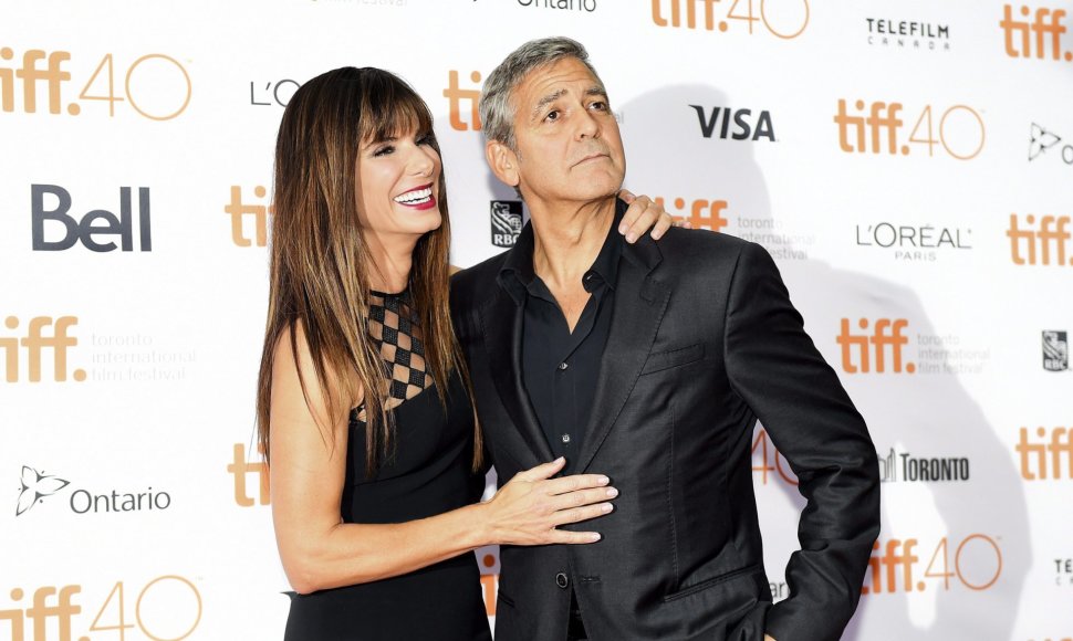 Sandra Bullock ir George'as Clooney