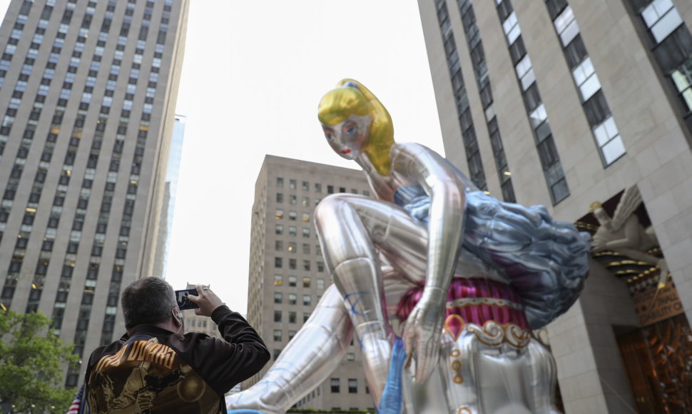 J.Koonso Niujorke įrengta balerinos skulptūra