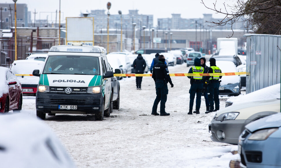 &Scaron;iaurės garažuose policija laužiasi ne tik į juos, bet ir į ten esančius seifus