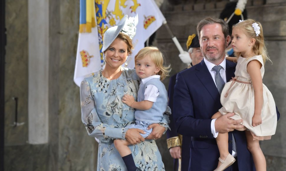 Švedijos princesė Madeleine su vyru Christopheriu O'Neillu ir vaikais – sūnumi Nicolu ir dukra Leonore 