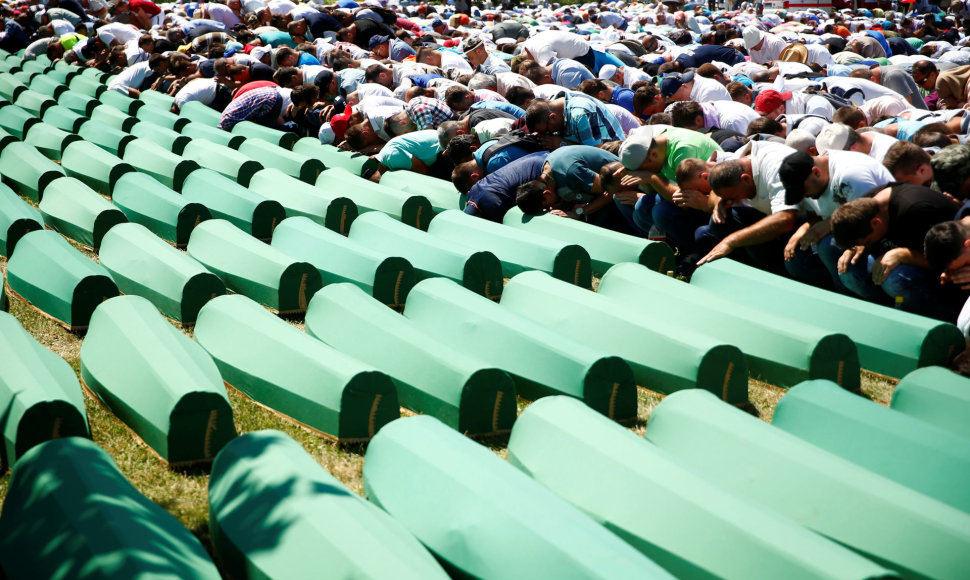 Aukų palaidojimas Srebrenicoje