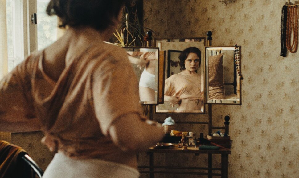 Kadras i&scaron; filmo &bdquo;Žvelgiant į saulę&ldquo;. Rež. M. Schilinski