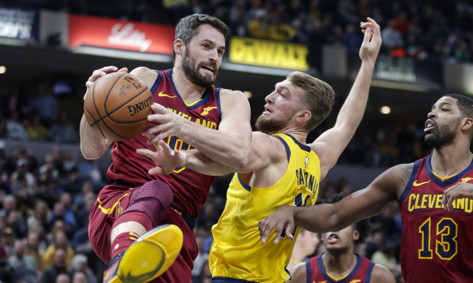 Domantas Sabonis ir Kevinas Love'as. „Indiana Pacers“ namie pranoko „Cleveland Cavaliers“ klubą.