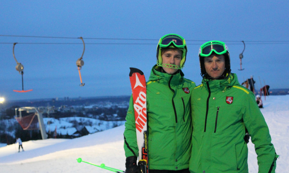 Olimpietis Rokas Zaveckas kartu su tėvu Giedriumi Zavecku treniruojasi ant Liepkalnio