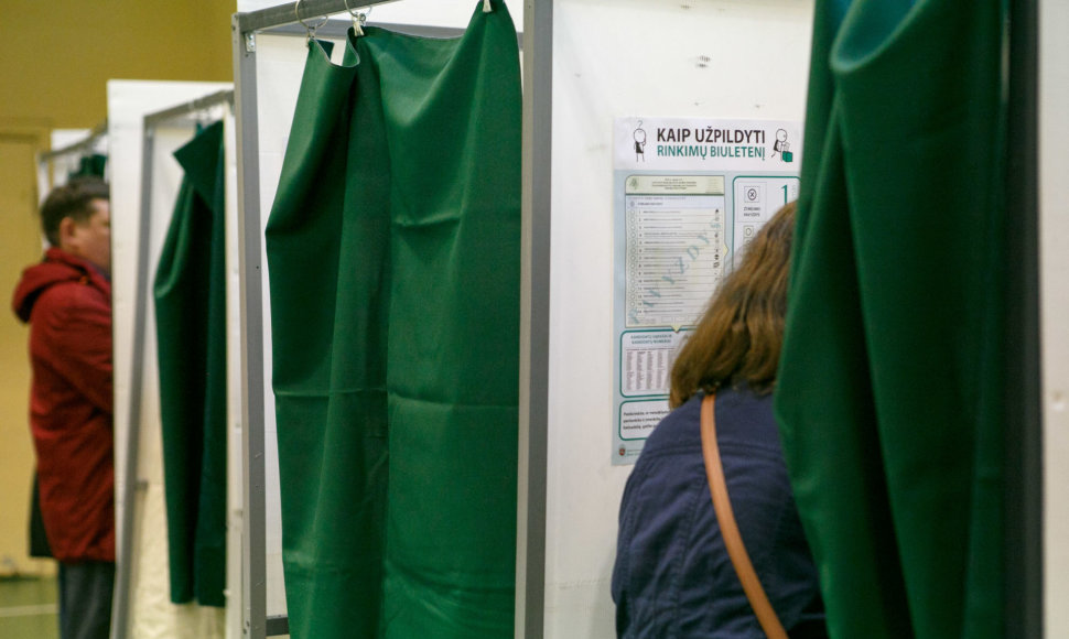 Kauniečiai balsuoja Seimo rinkimuose