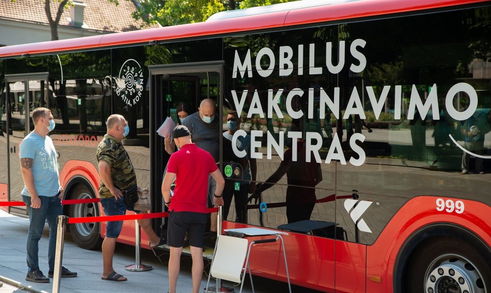 Kauno mobilus vakcinavimo centras, įkurtas autobuse