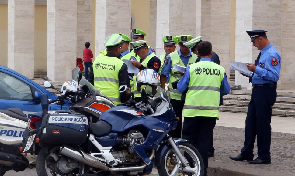 Serbijos futbolininkus Tiranoje saugo gausios policijos pajėgos