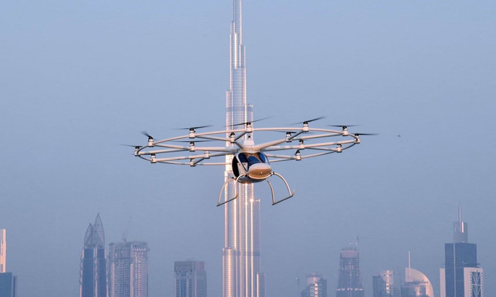 Dubajuje išbandytas pirmasis autonominis skraidantis taksi „Volocopter“