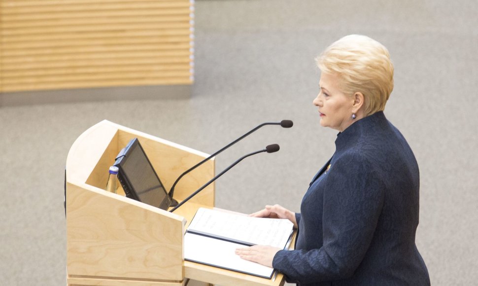Prezidentė Dalia Grybauskaitė skaito metinį pranešimą