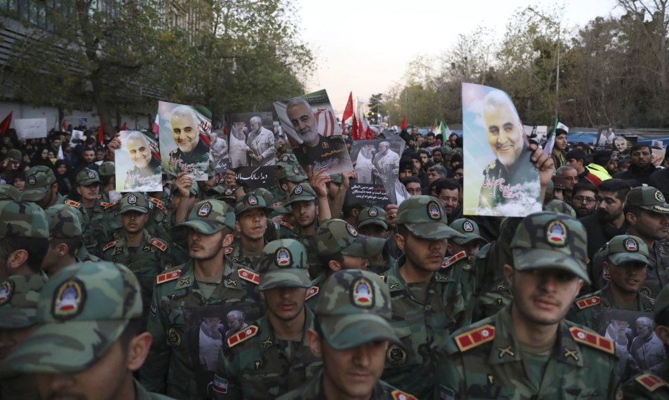 Teherano gatves užplūdo minios dėl generolo Q.Soleimani žūties liūdinčių žmonių