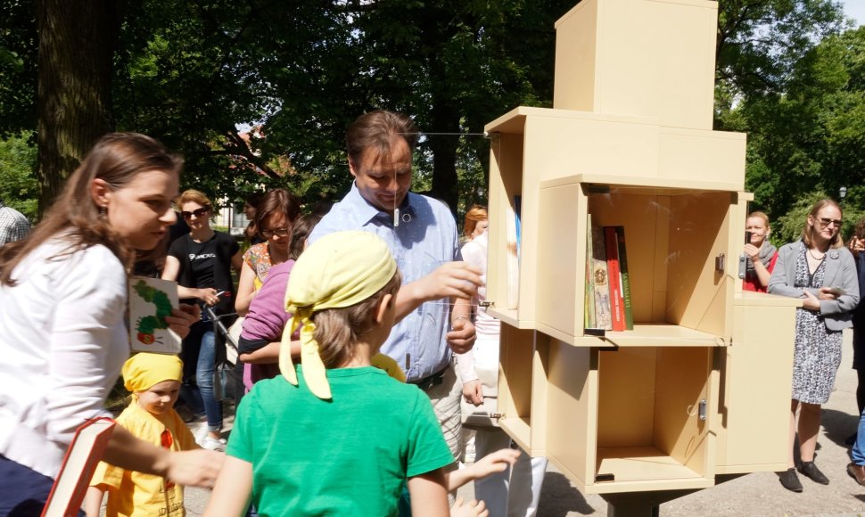 Bernardinų sode atidaryta lauko bibliotekėlė