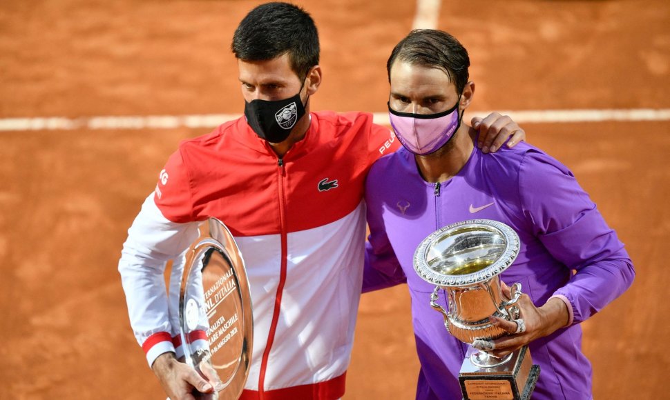 Novakas Džokovičius ir Rafaelis Nadalis (dešinėje) po finalo Romoje.