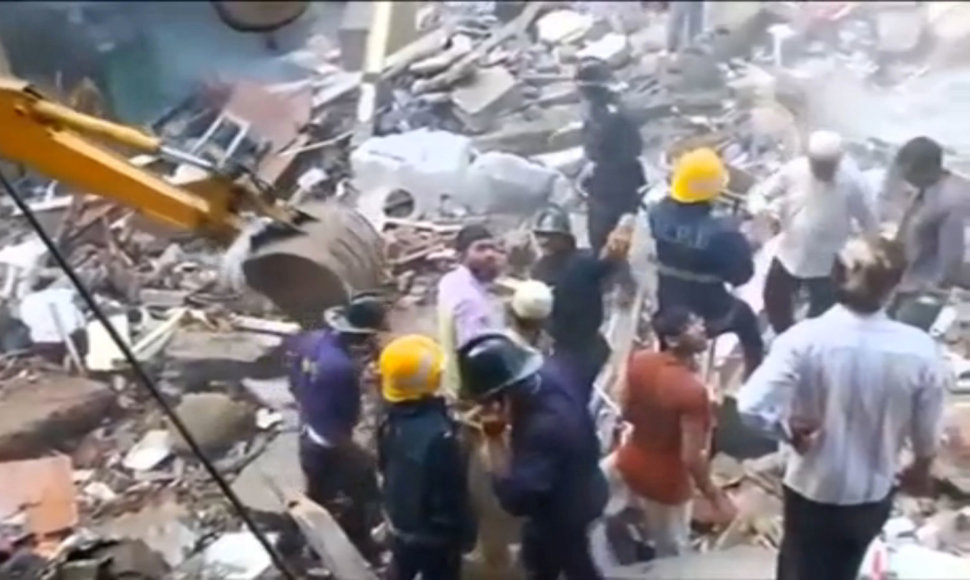 Mumbajuje sugriuvo pastatas