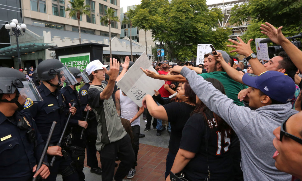Protestai prieš Donaldą Trumpą San Diege