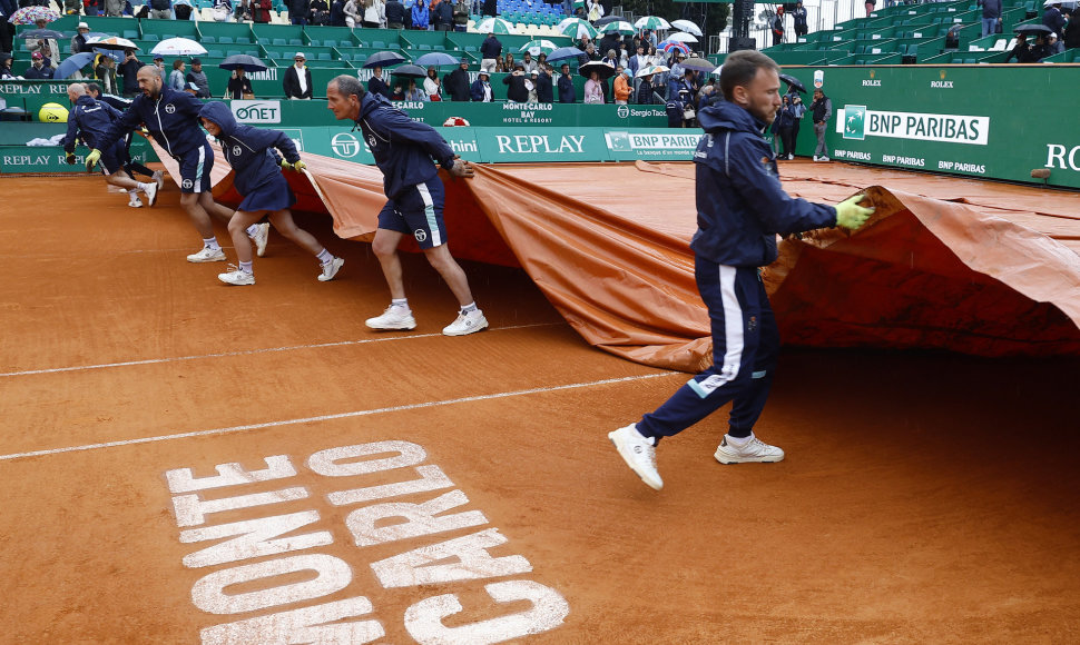 Lietus Monte Karle stabdė teniso turnyro pusfinalį