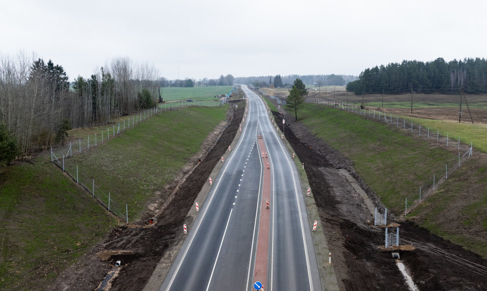 Eismui atidarytas atnaujintas 30 km kelio ruožas nuo Molėtų iki Utenos 