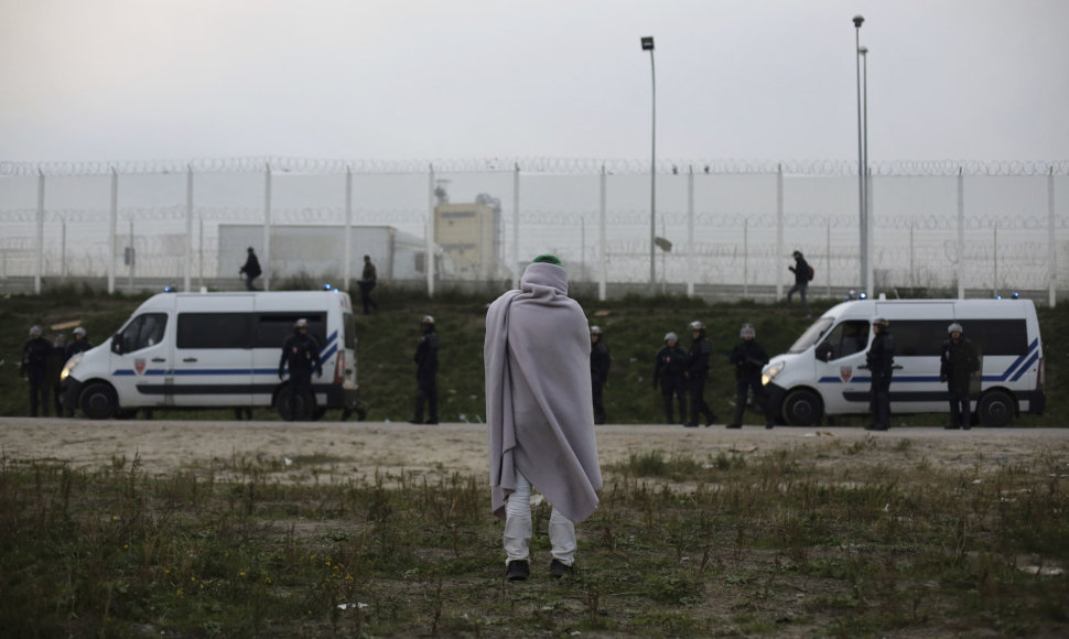 Migrantai jau palieka „Džiungles“ Prancūzijos Kalė uostamiestyje