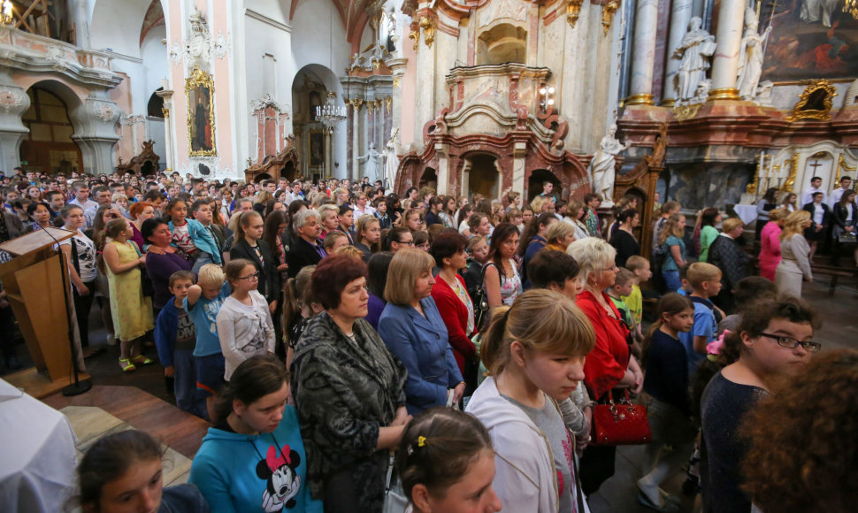 Lietuvos lenkai prieš mokyklų reorganizavimą meldėsi bažnyčioje