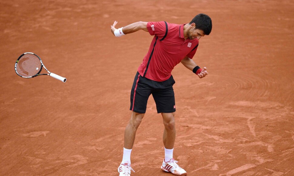 Novakas Džokovičius 6-ą kartą iš eilės žais „Roland Garros“ čempionato pusfinalyje