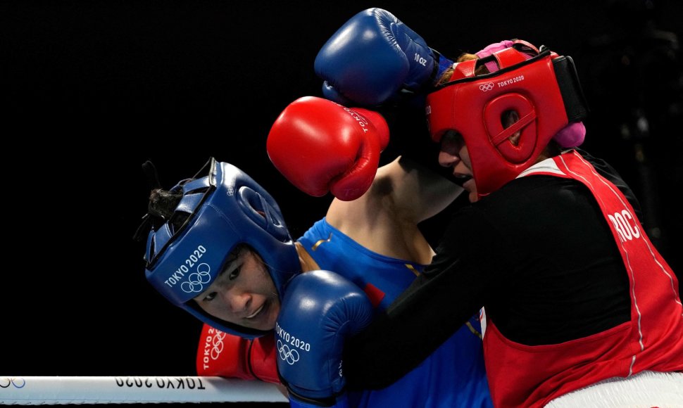 Rusė Zenfira Magomedalijeva prieš kinę Li Qian Tokijo olimpinėse žaidynėse