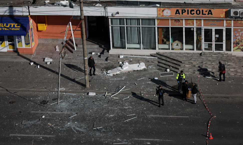 Rusijos dronas pataikė į daugiabutį Rumunijoje / INQUAM PHOTOS / via REUTERS