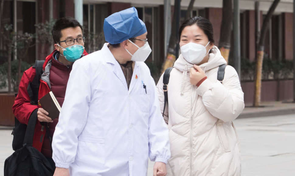 Kinijoje auga koronaviruso aukų skaičius
