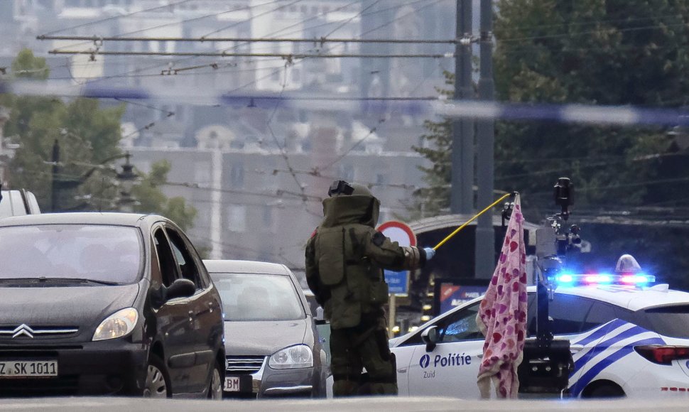 Policija ir išminuotojai Molenbeke