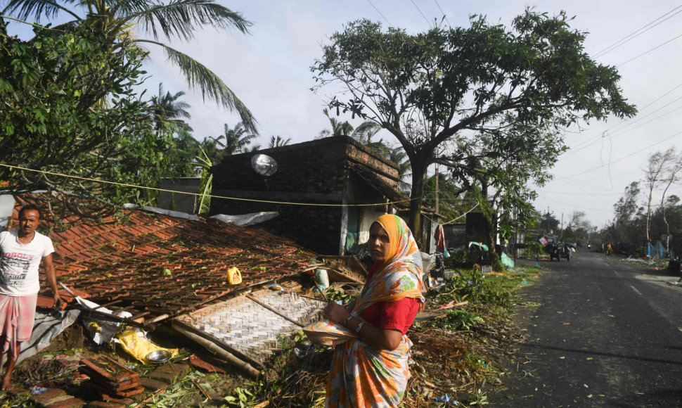 Dėl ciklono Bangladeše evakuojami žmonės
