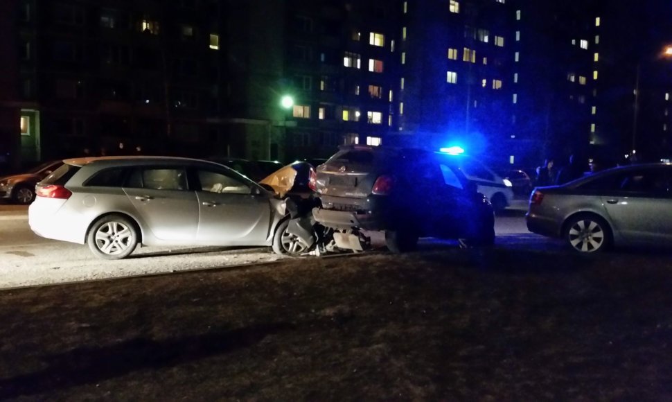Keturių automobilių avarija Vilniaus Karaliaučiaus gatvėje