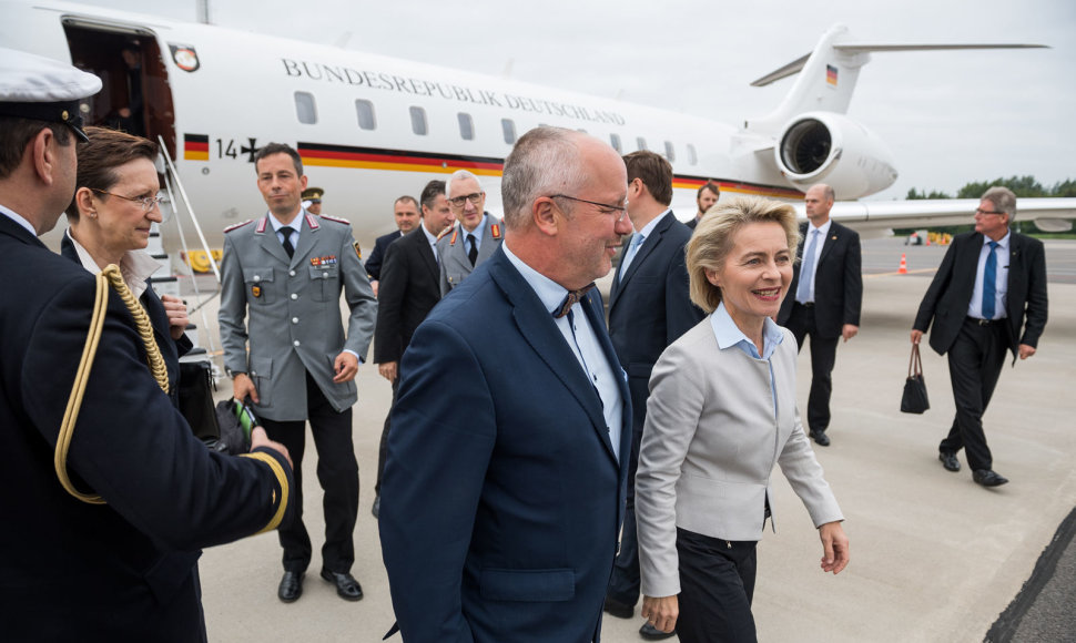 Vokietijos gynybos ministrės Ursulos von der Leyen sutikimas oro uoste