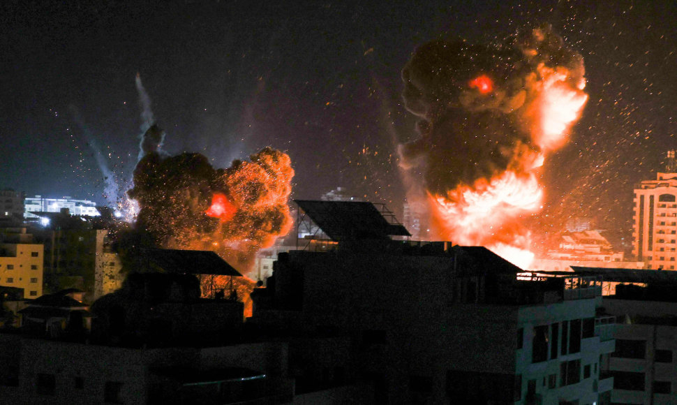 Bombarduojamas Gazos miestas