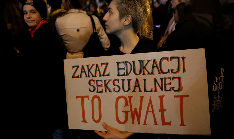 Protestas prieš įstatymo projektą, prilyginantį lytinį švietimą pedofilijai
