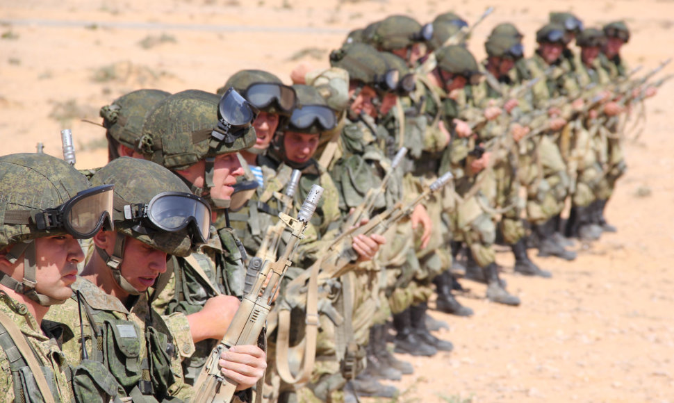 Rusijos kariai per bendras pratybas su Egipto pajėgomis 2016 metų spalį