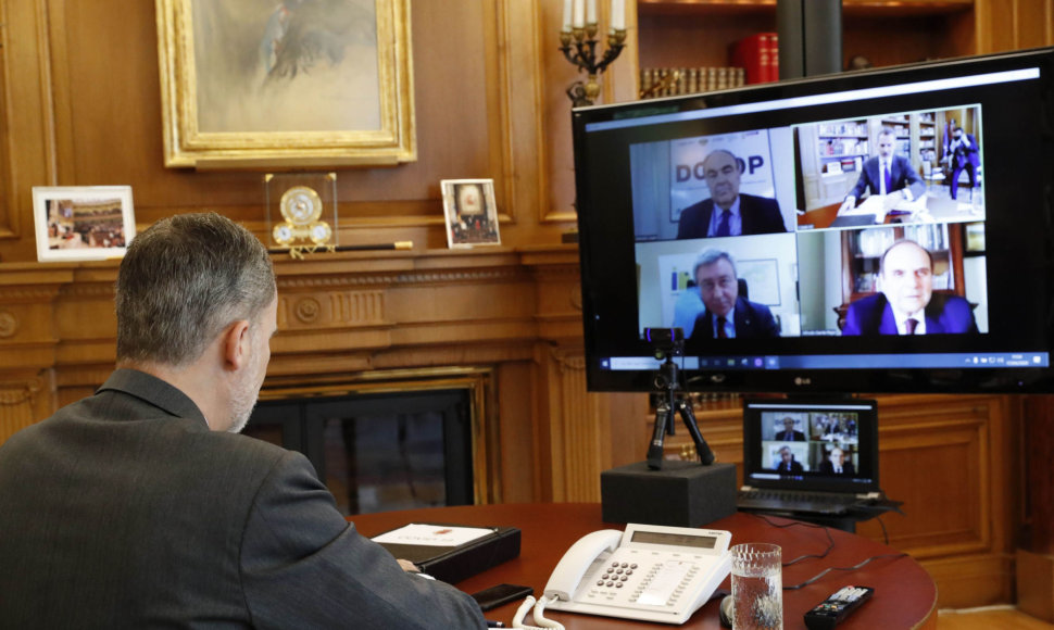 Videokonferenciniai skambučiai tapo įprasta bendravimo priemone visiems, nuo paprastų žmonių iki karališkų šeimų atstovų