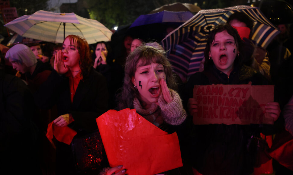 Protestas už palengvintą prieigą prie abortų Lenkijoje / / AP