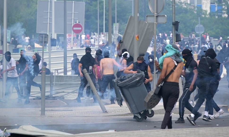 Prancūzijoje nerimsta protestai dėl policijos nušauto paauglio