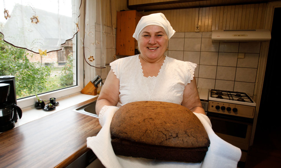 Danutės Andriukaitienės namuose kepama duona