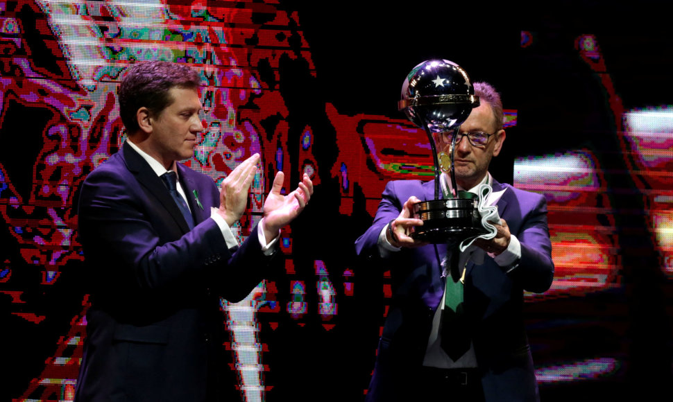 „Chapecoense“ prezidentas atsiėmė „Copa Sudamericana“ trofėjų