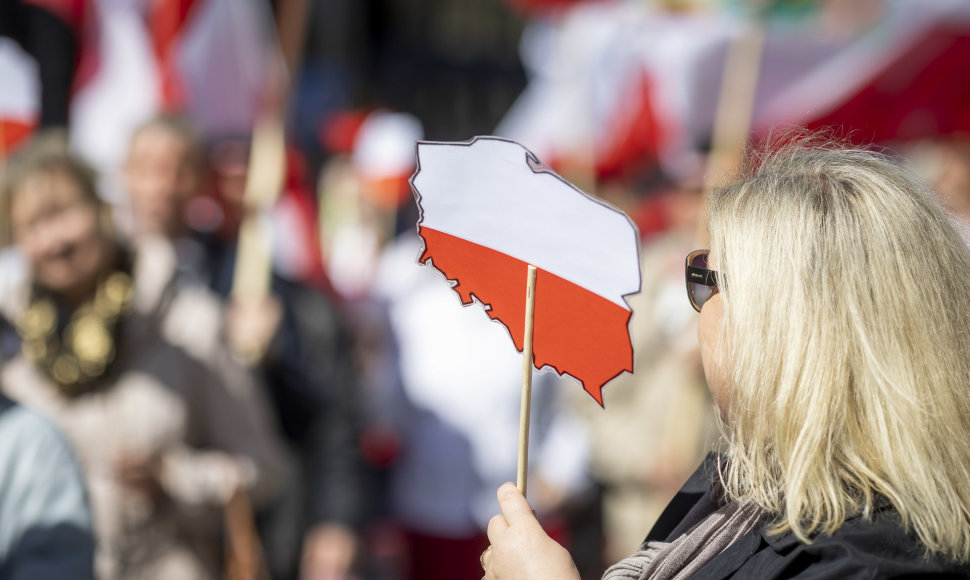 Sostinės gatvėse Lietuvos lenkai minėjo Gegužės 3-iosios Konstitucijos metines