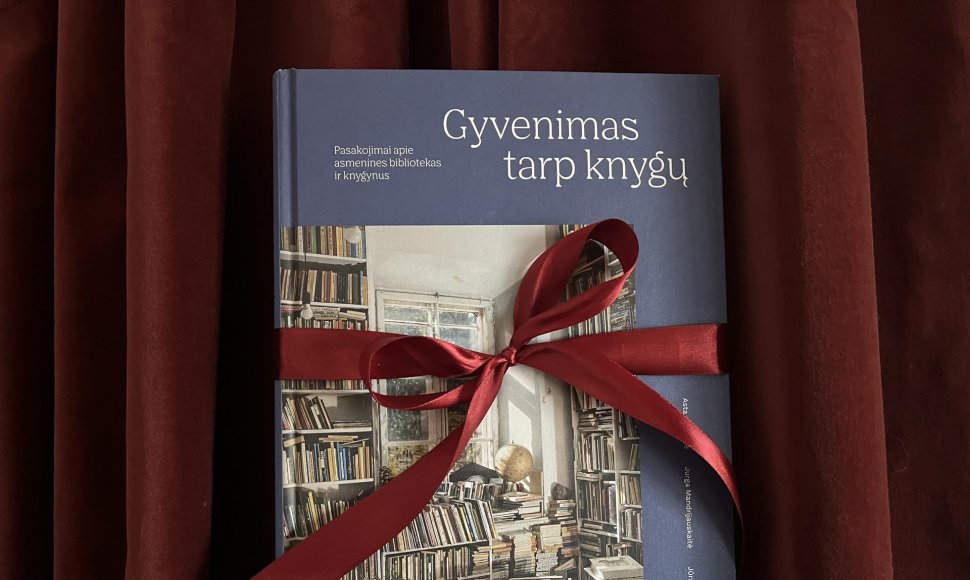 Knygos „Gyvenimas tarp knygų“ viršelis