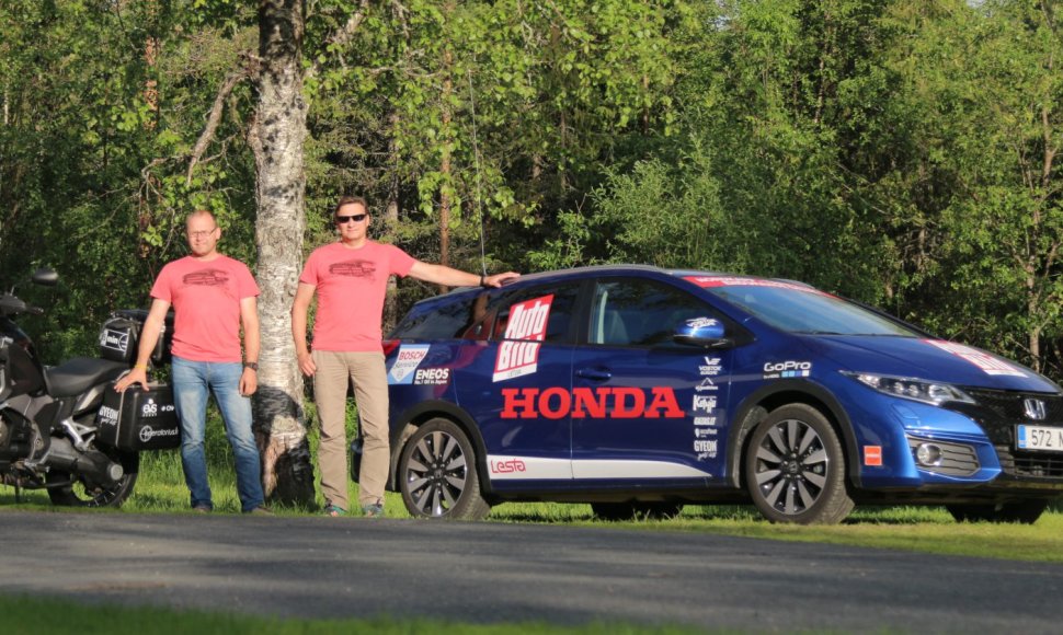 Vitoldas Milius („Honda Civic“) ir Aidas Bubinas („Honda Crosstourer“)