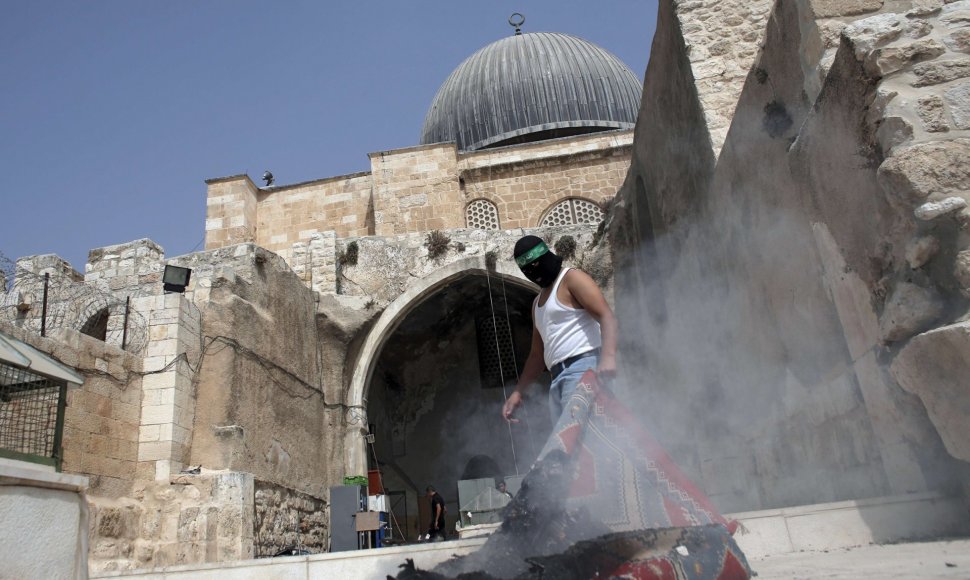 Musulmonų susirėmimai su Izraelio saugumo pajėgomis Jeruzalėje