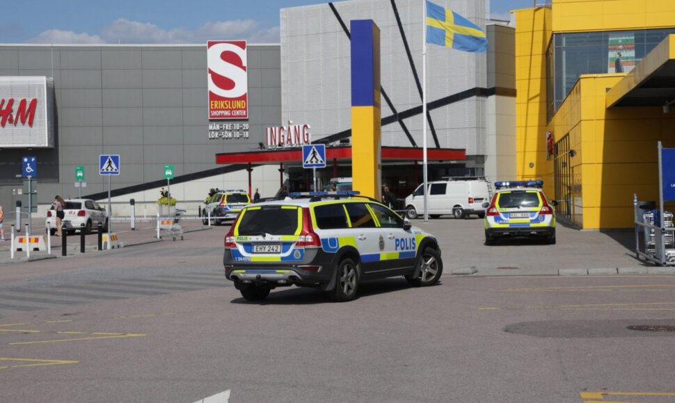 &Scaron;vedijoje &bdquo;Ikea&ldquo; parduotuvėje nudurti du žmonės