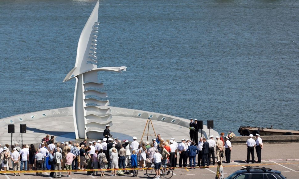 Jūrininkų pagerbimo ceremonija prie „Albatroso“ paminklo