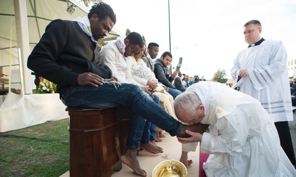 Popiežius plauna kojas