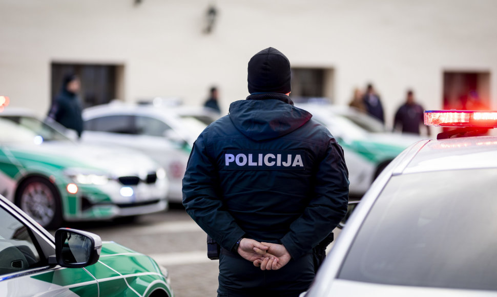 NATO viršūnių susitikimui policijos įsigytų automobilių perdavimo ceremonija