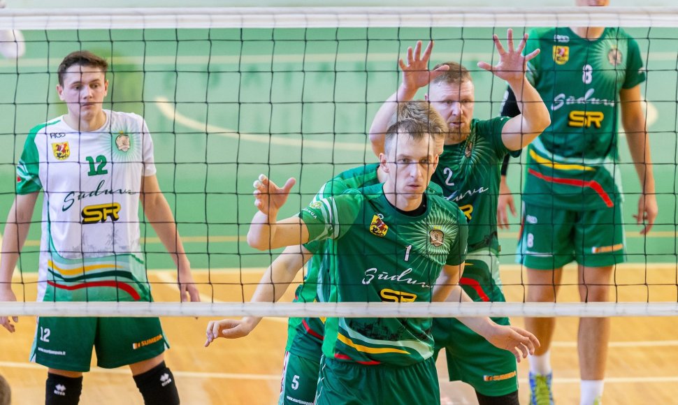 Lyderių akistatoje Marijampolės „Sūduva“ namuose 3-2 (19:25, 25:21, 25:21, 19:25, 15:12) palaužė Kauno „RIO-Starto“ tinklininkus.